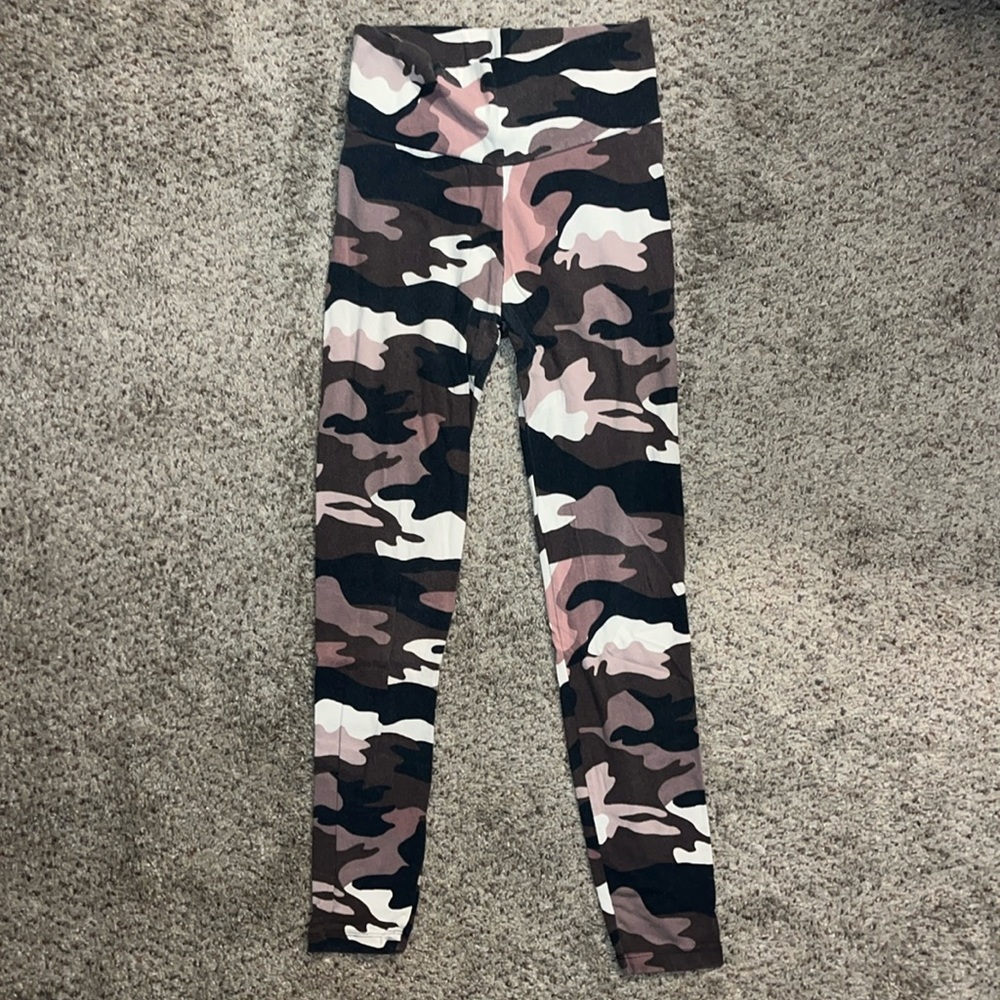 Charlotte Russe Camo leggings
